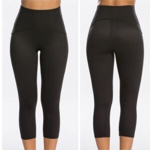 SPANX Women's Active Tummy Shaping Cropped Compression Leggings black size Large